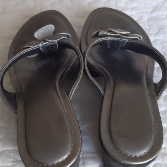 Chunky coach sandals with flower detail - Picture 7 of 8